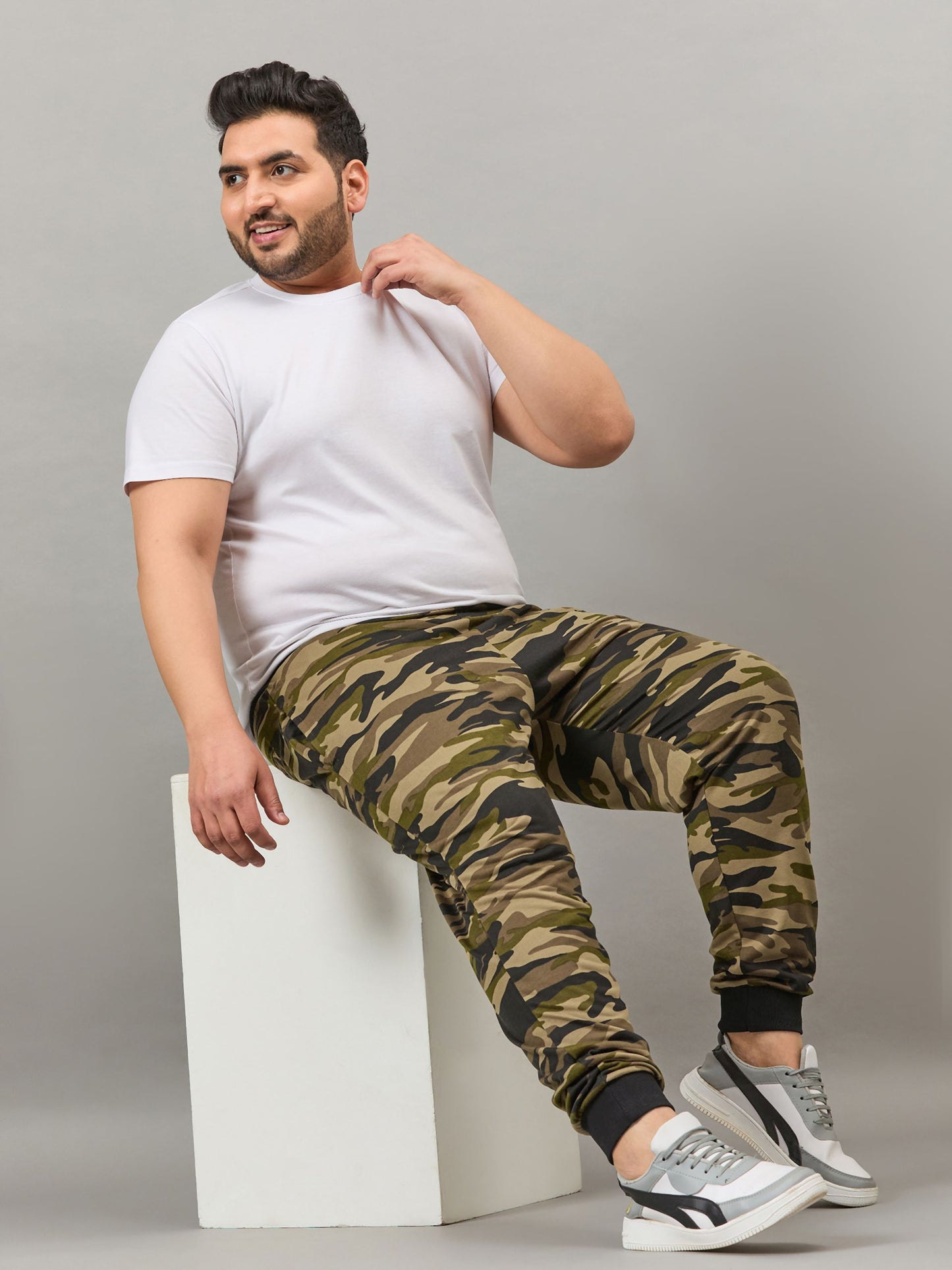 Austivo Printed Men Track Pants