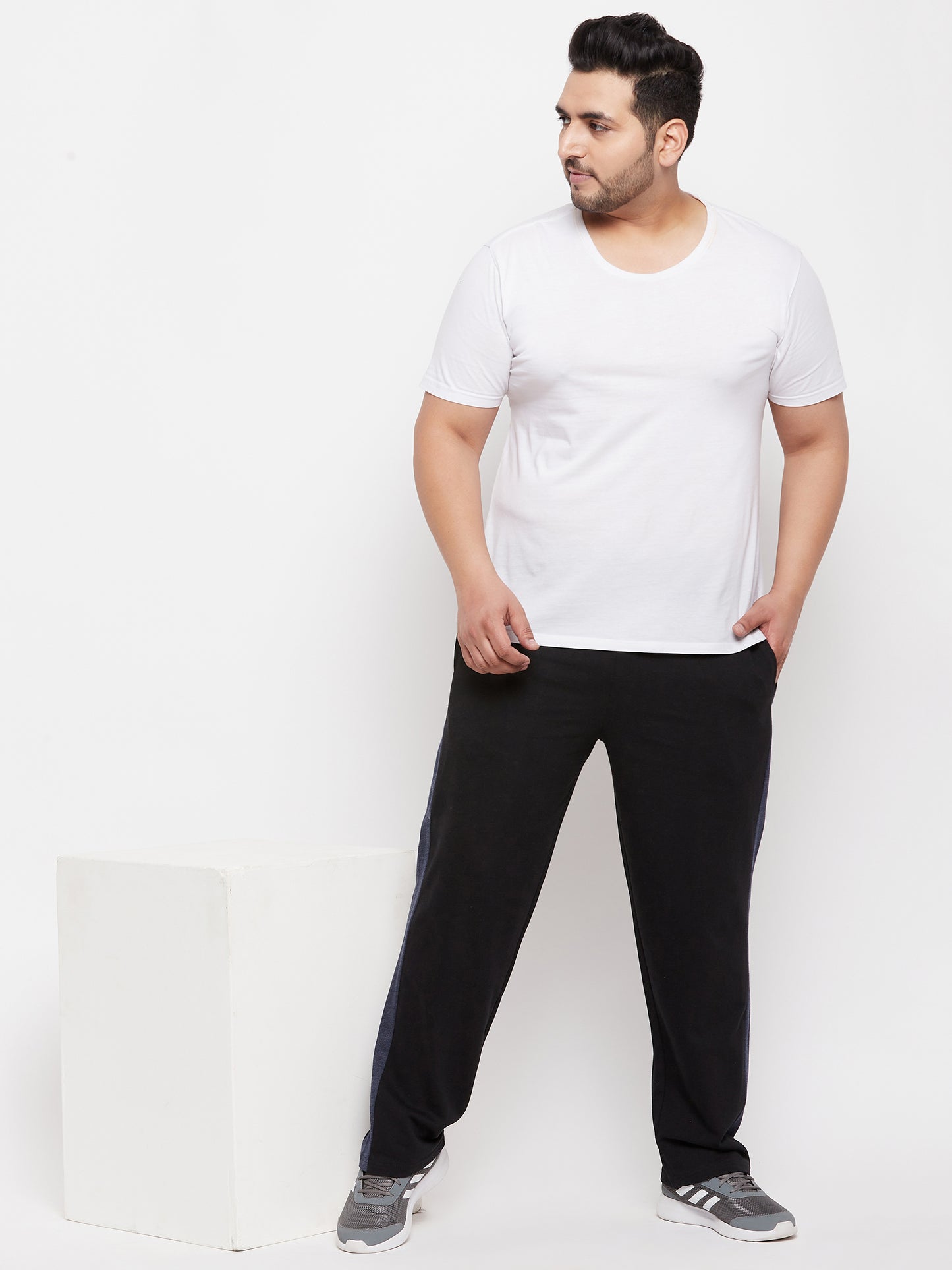 Austivo Printed Men Black Track Pants