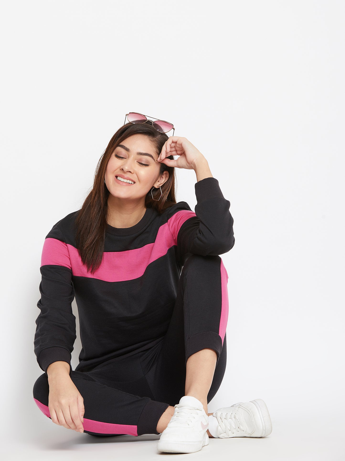 Austin Wood Women'sBlack Full Sleeves Colorblocked Round Neck Tracksuit